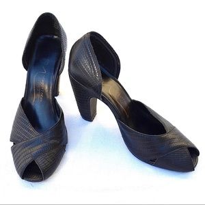 vintage black heels from the brand newport news easy style. leather upper.